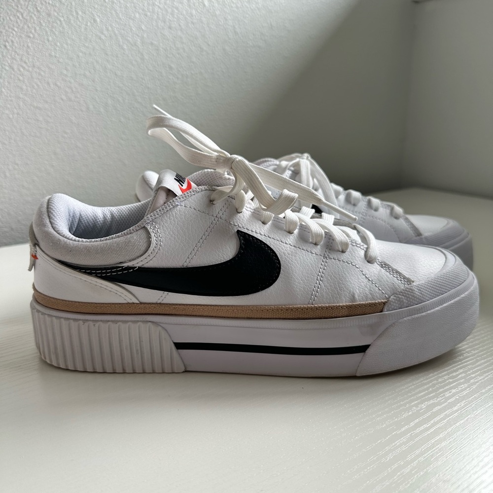 NIKE Court Legacy Lift Women’s